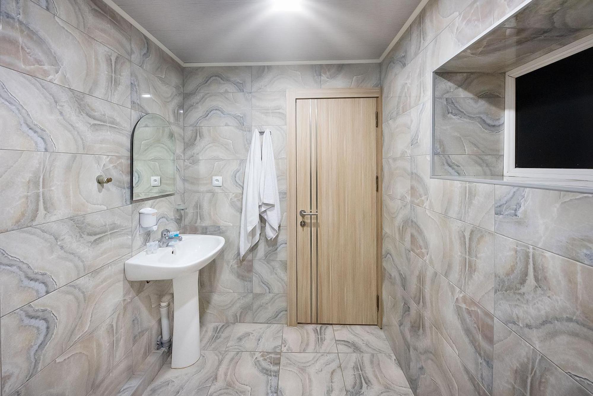 Apart Hotel Georgia Gold Tbilisi Buitenkant foto
