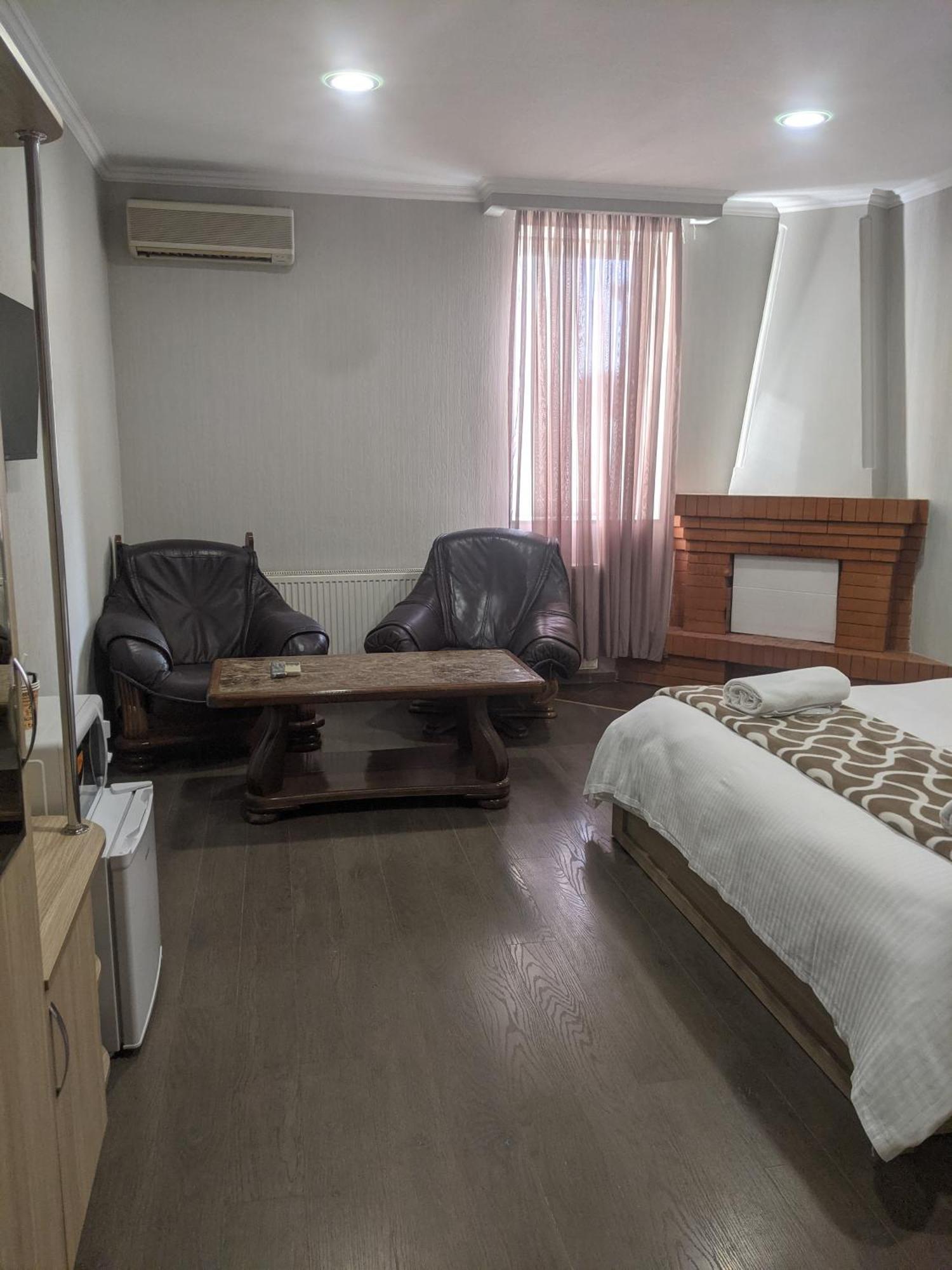 Apart Hotel Georgia Gold Tbilisi Buitenkant foto